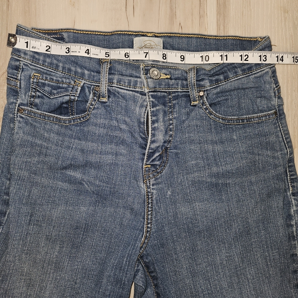 Levi’s 512 Perfectly Slimming Capri Jeans Women’s Size 8 Stretch Denim - Picture 2 of 12